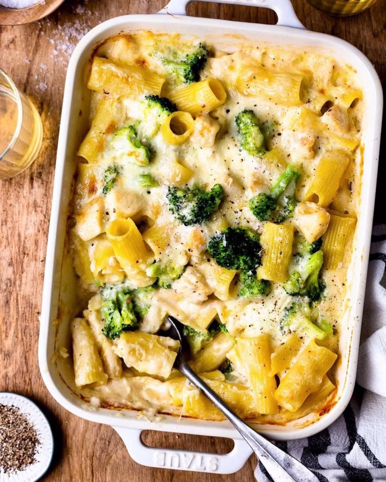 Cheesy Broccoli Chicken Pasta Bake Recipe