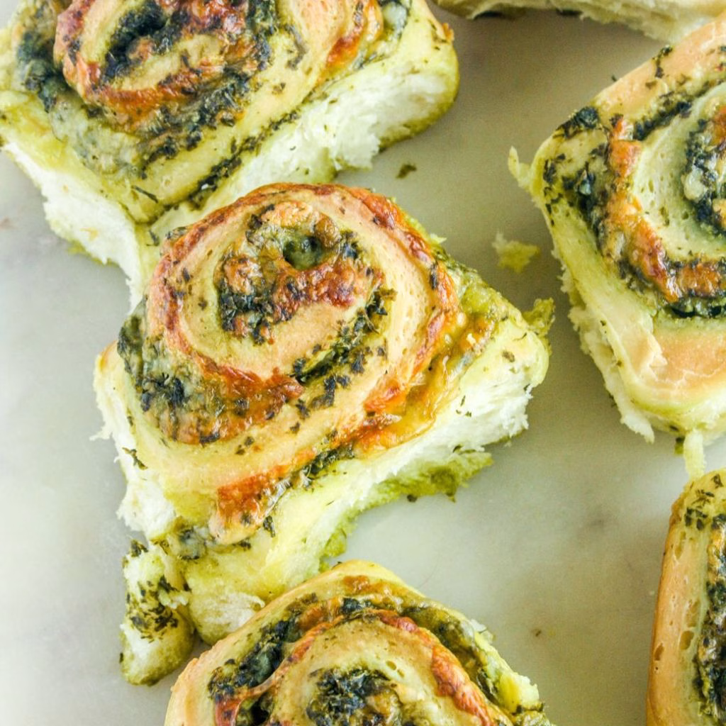 Pesto Mozzarella Rolls (Eggless) Recipe