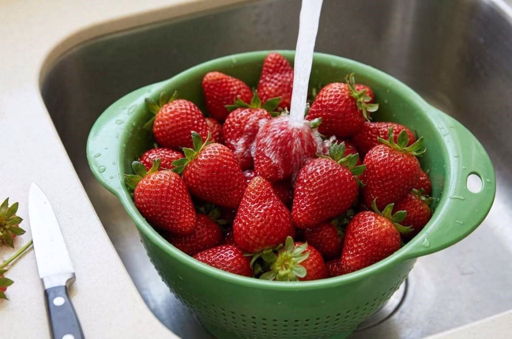 Prepare the Strawberries