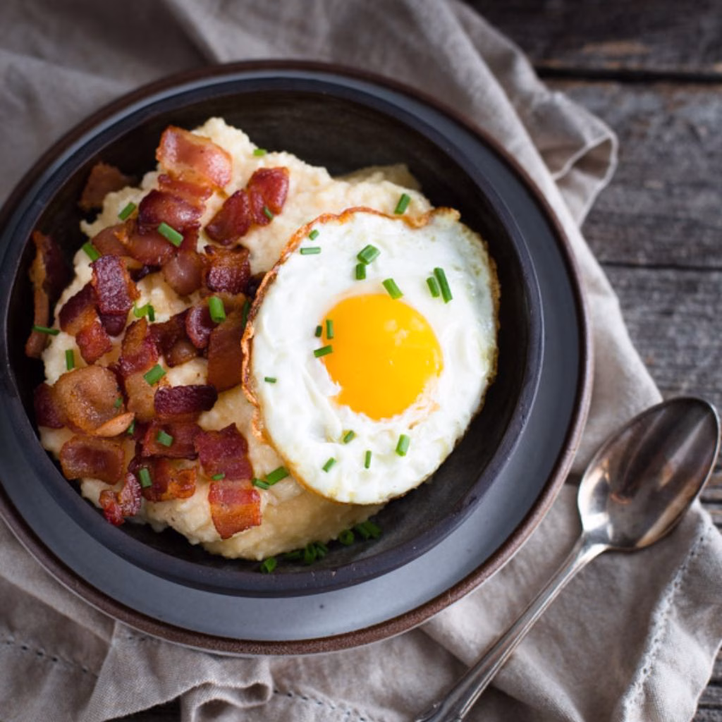 Cheesy Grits with Bacon and Eggs
