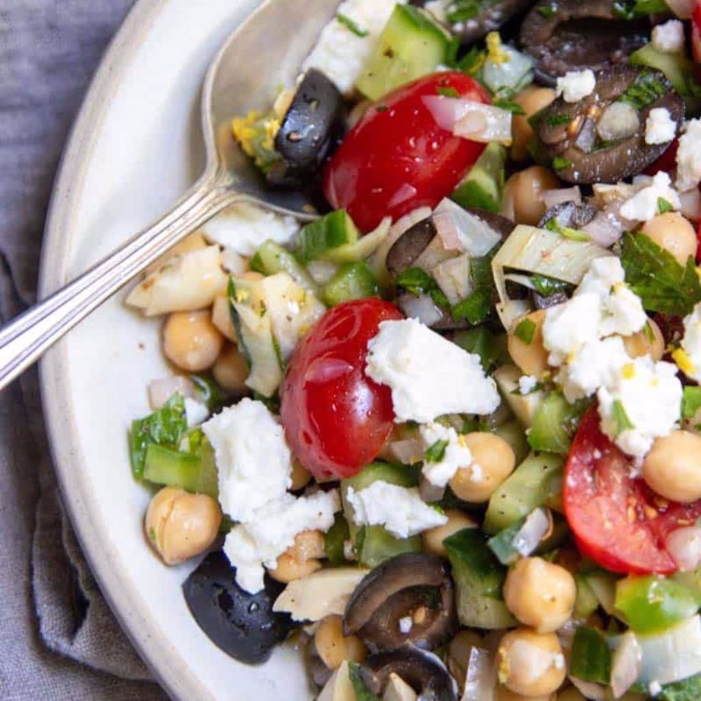 Easy Mediterranean Chickpea Salad