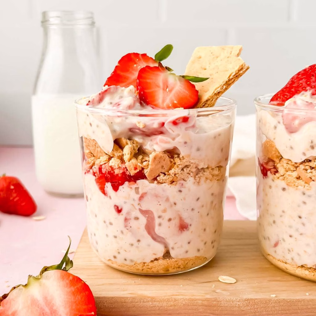 Strawberry Cheesecake Overnight Oats