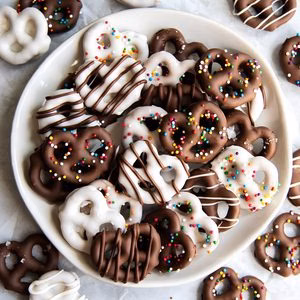 Chocolate Dipped Pretzels Recipe